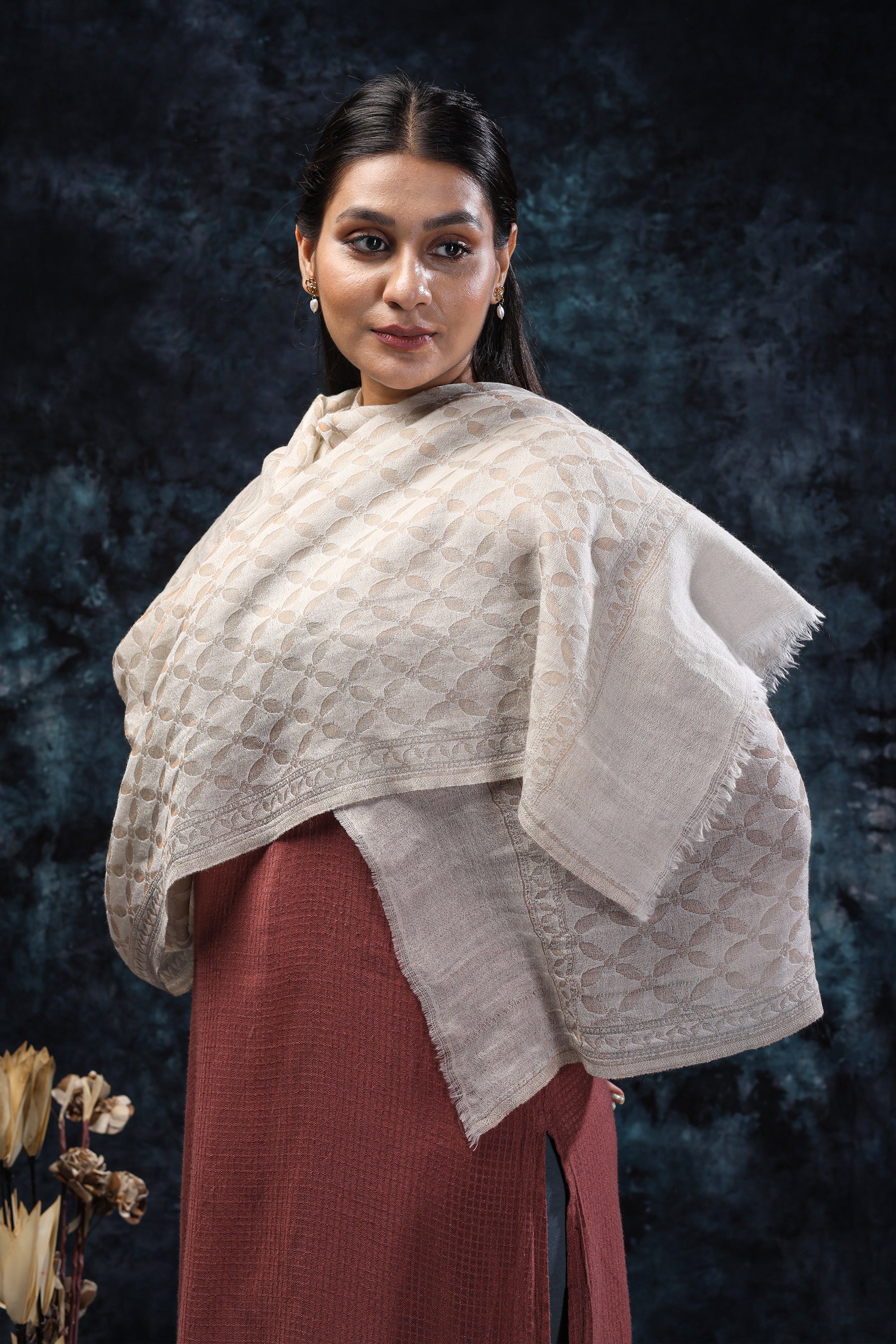 Zari Box - Premium fine wool white base and zari weaved stole